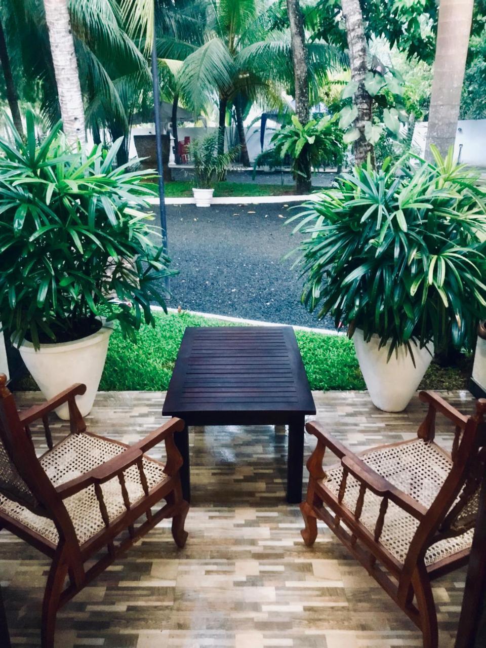 Tamarind Moon Hostel ดิคเวลลา ภายนอก รูปภาพ