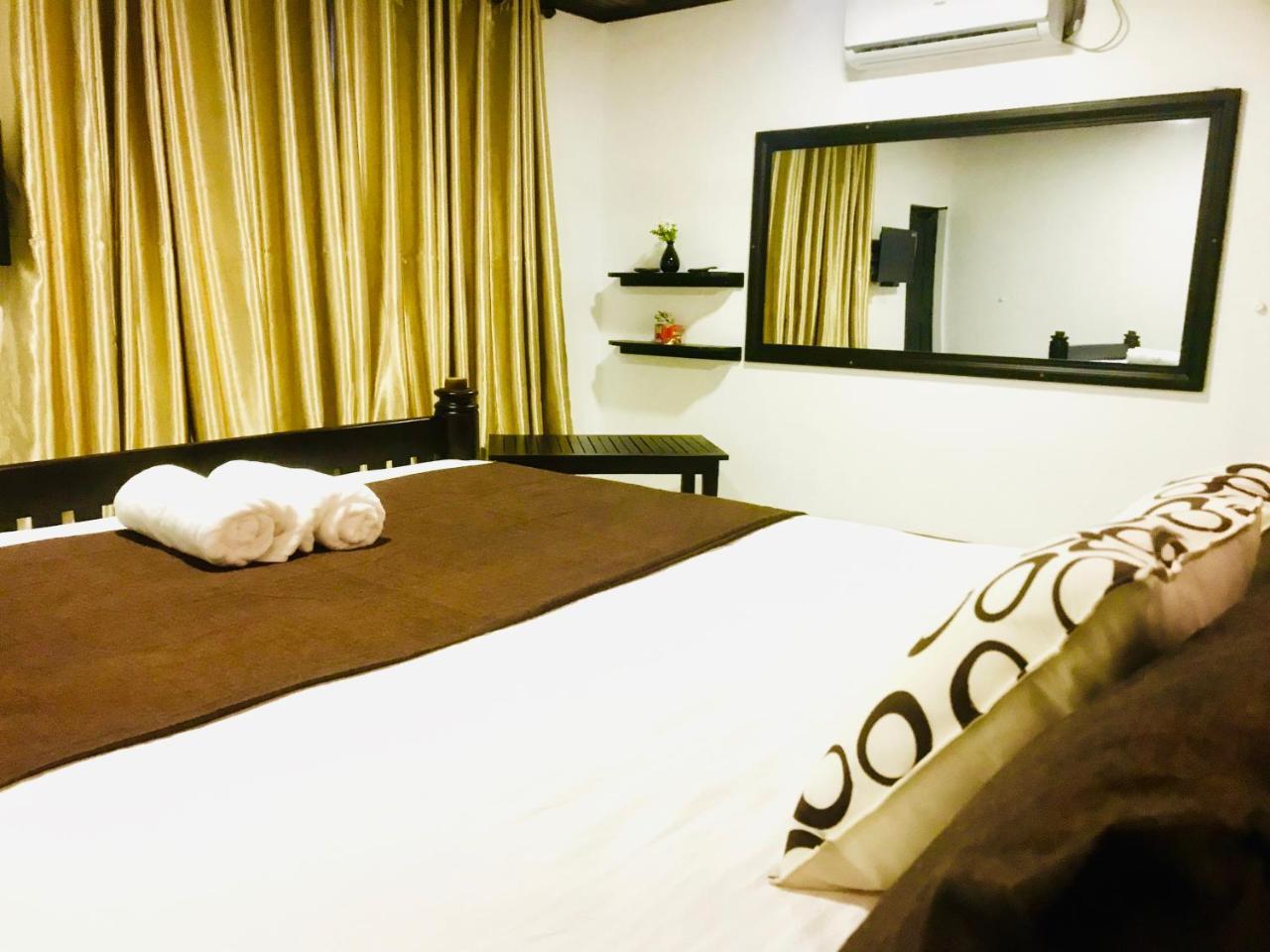 Tamarind Moon Hostel ดิคเวลลา ภายนอก รูปภาพ